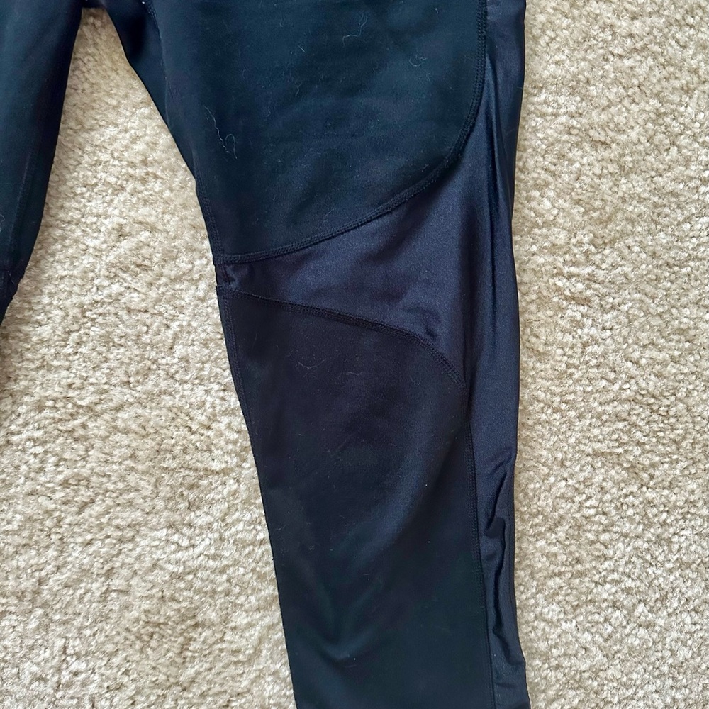 Fabletics black capri leggings - Picture 4 of 6